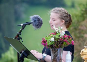 Rockmesse 2021 - Natalie vom Dekanatsjugendteam liest die Lesung | (C) Martin Bürgler