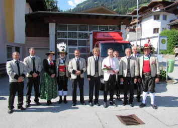 Einstand von Pfarrer Piotr in Hippach (Foto: Diakon Anton Höllwarth, Zillertaler Zeitung)
