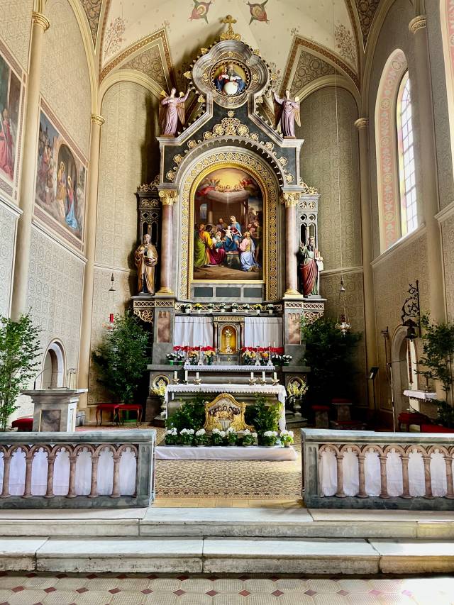 Regelmäßige Gottesdienste u. Andachten