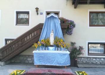 Altar bei der Prozession im September am Majenbrunnen