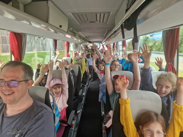 Im Bus Ministrantenausflug