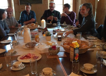 intensives Arbeiten an Themen mit unserem Bischof Hermann Glettler