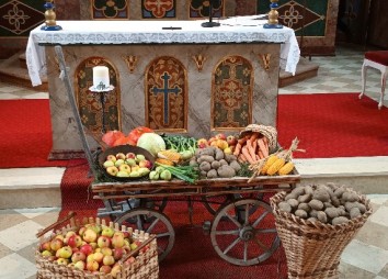 Altar Mit Erntedankgaben