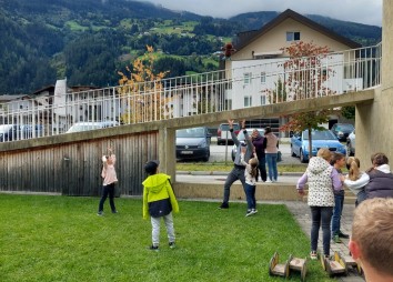 Spielen Im Garten 01