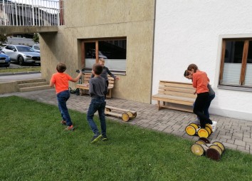 Spielen Im Garten 02