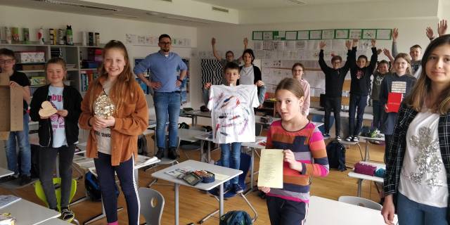 Pfarrer Piotr besucht Mittelschule Zell a.Z.