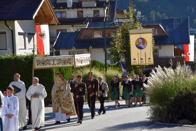 Rosari- und Erntedankprozession in Aschau