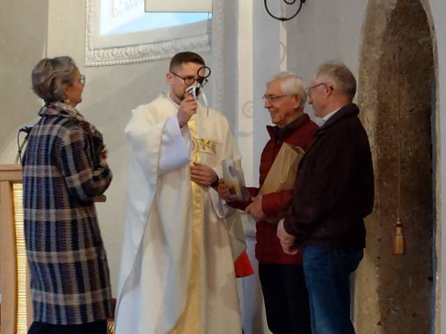 Schlüsselübergabe in der Pfarrkirche Hippach