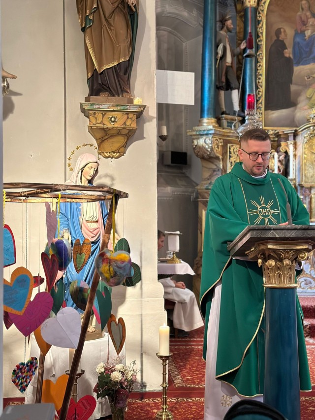 Mit Herzen voller Hoffnung zur Mutter Gottes